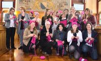 Kantonsrätinnen am Pussy Hats stricken (Foto von Sylvie Fee Matter)
